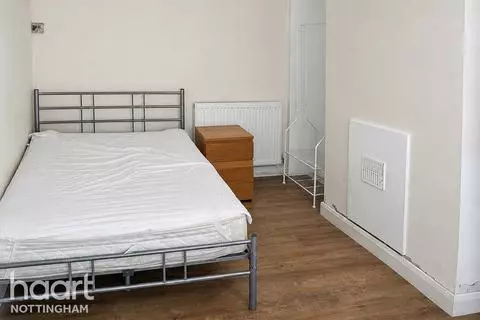 4 bedroom terraced house for sale - View 2