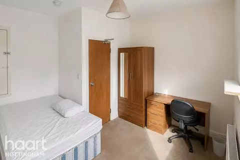 4 bedroom terraced house for sale - View 4
