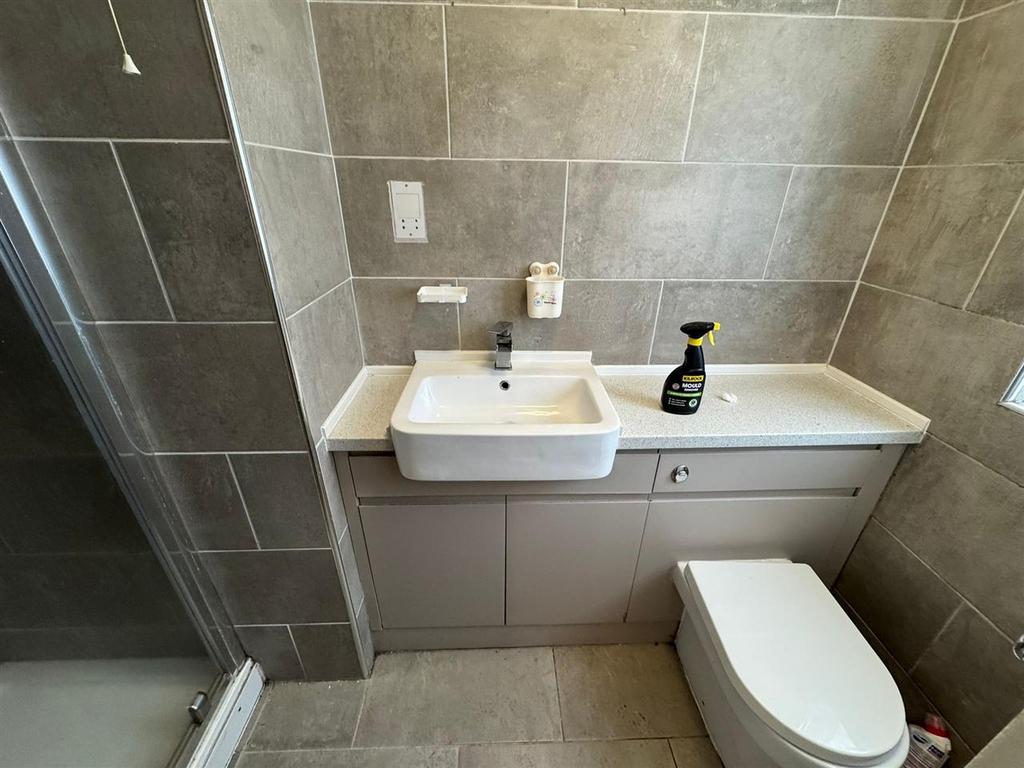 Apartment in Liverpool, Tuebrook - View 5
