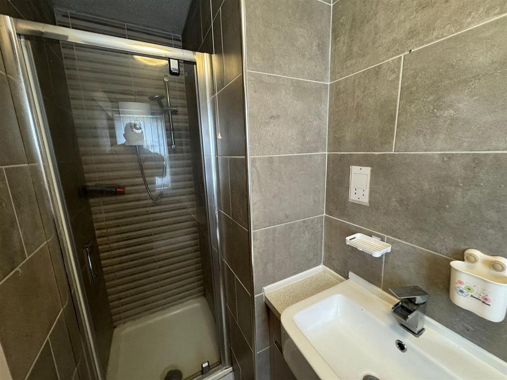 Apartment in Liverpool, Tuebrook - More