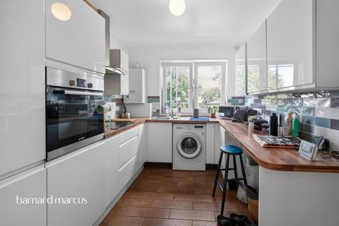 2 bedroom flat for sale, Binfield Road, London