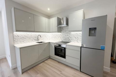 1 bedroom flat to rent, Frayswater Place, Waterwood House, UB8