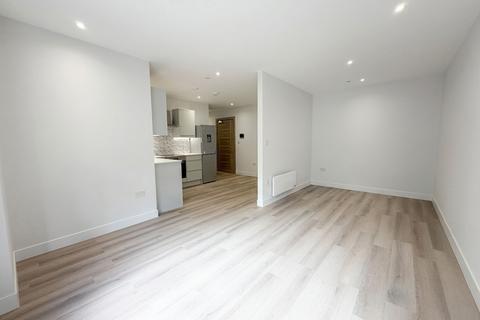 1 bedroom flat to rent, Frayswater Place, Waterwood House, UB8