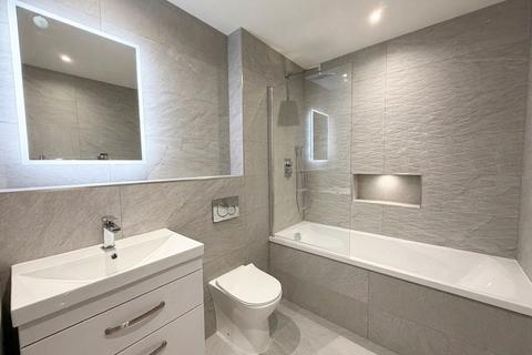 1 bedroom flat to rent, Frayswater Place, Waterwood House, UB8