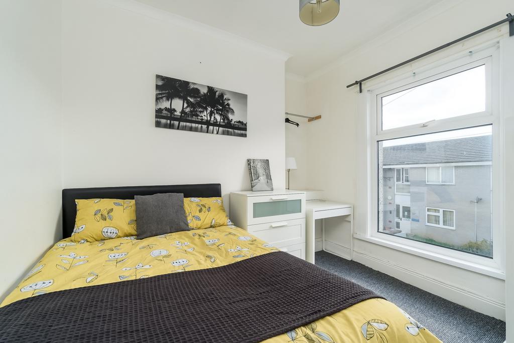 1 bedroom in a house share to rent