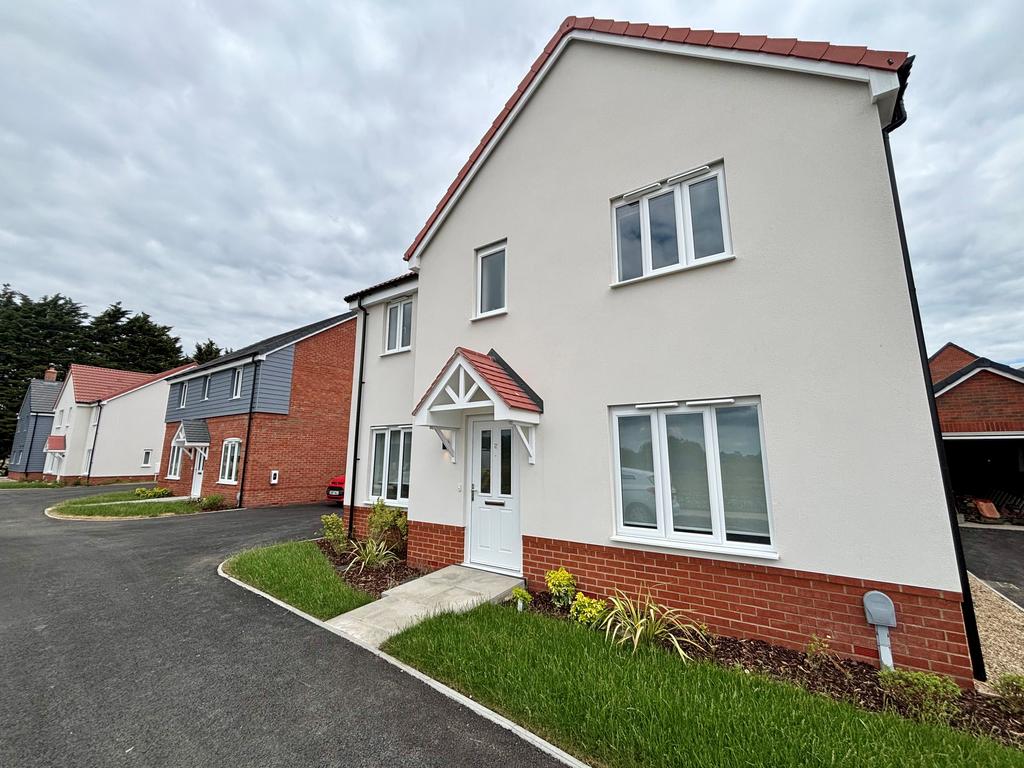 4 bedroom detached house to rent