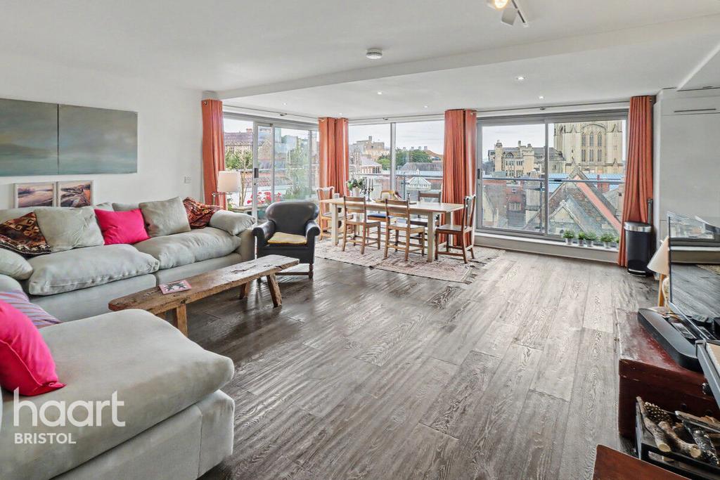 3 bedroom flat to rent