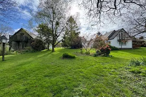 6 bedroom property with land for sale - View 3