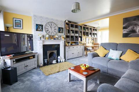3 bedroom semi-detached house for sale, Finch Avenue, Oakham LE15
