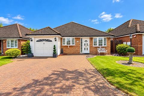 2 bedroom detached bungalow for sale, Claydon Close, Luton, LU3