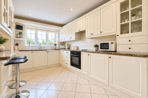 2 bedroom detached bungalow for sale, Claydon Close, Luton, LU3