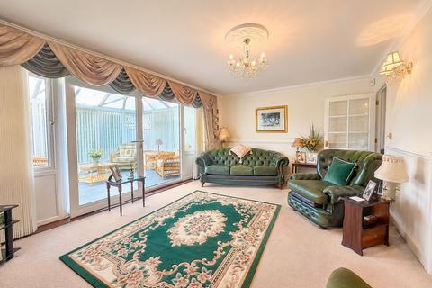 2 bedroom detached bungalow for sale, Claydon Close, Luton, LU3