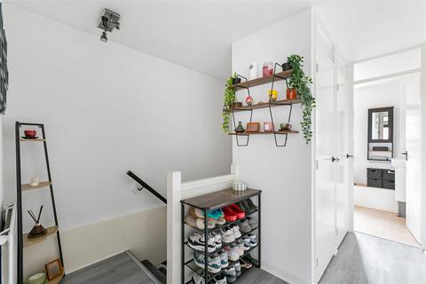 1 bedroom flat for sale, Navestock Close, Chingford