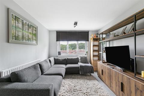 1 bedroom flat for sale, Navestock Close, Chingford