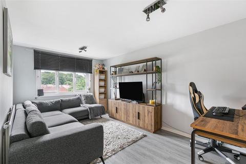 1 bedroom flat for sale, Navestock Close, Chingford