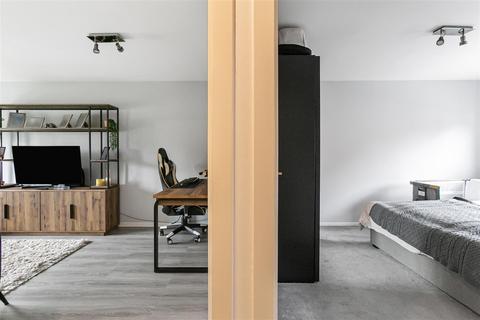 1 bedroom flat for sale, Navestock Close, Chingford