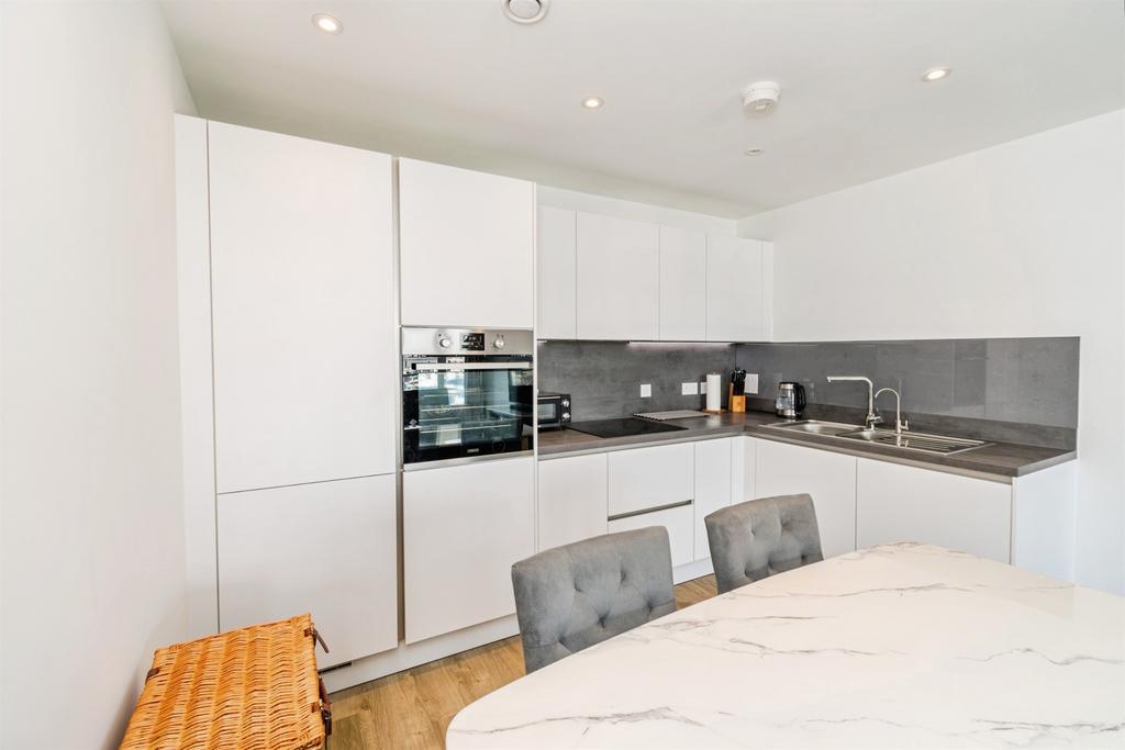Apartment in Southampton - View 4