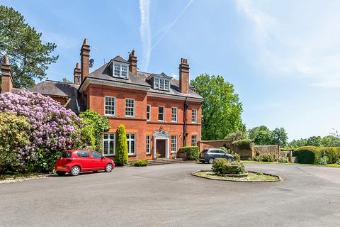 3 bedroom apartment for sale, Broadway, Oxted, Oxted, Surrey, RH8