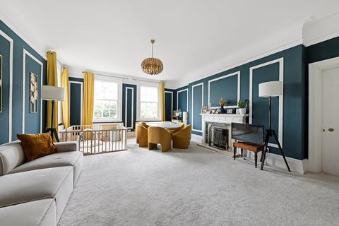 3 bedroom apartment for sale, Broadway, Oxted, Oxted, Surrey, RH8