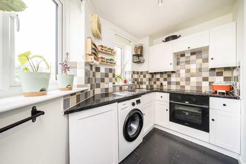 1 bedroom flat for sale, Garter Way, London SE16