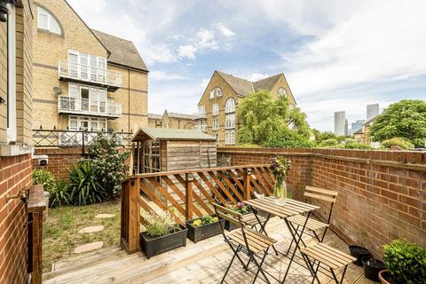 1 bedroom flat for sale, Garter Way, London SE16