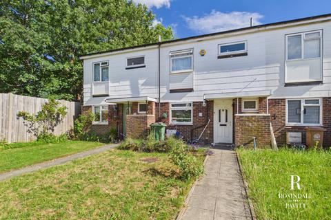 Hanover Close, Cheam, SM3