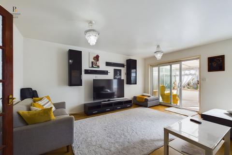 3 bedroom terraced house for sale, Hanover Close, Cheam, SM3