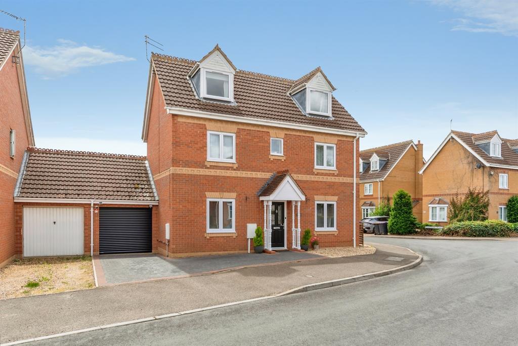 4 bedroom detached house for sale
