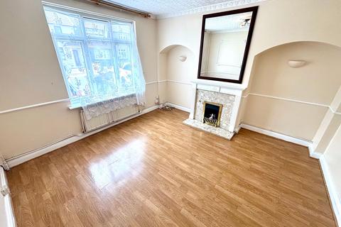 3 bedroom terraced house to rent, Windsor Road, Dagenham, RM8