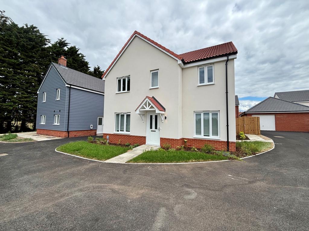 4 bedroom detached house to rent