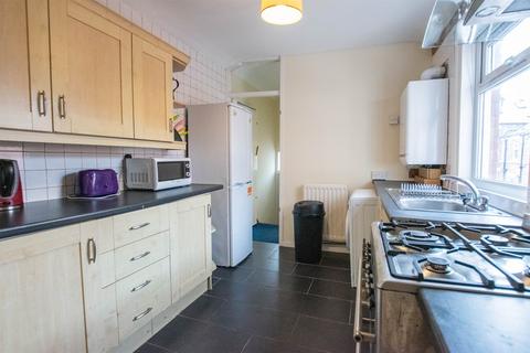 3 bedroom flat to rent - Coniston Avenue, West Jesmond, Newcastle Upon Tyne