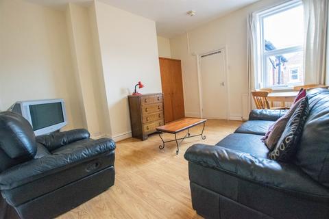 3 bedroom flat to rent - Coniston Avenue, West Jesmond, Newcastle Upon Tyne