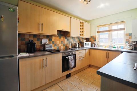 2 bedroom flat for sale, Vincent Close, Barry