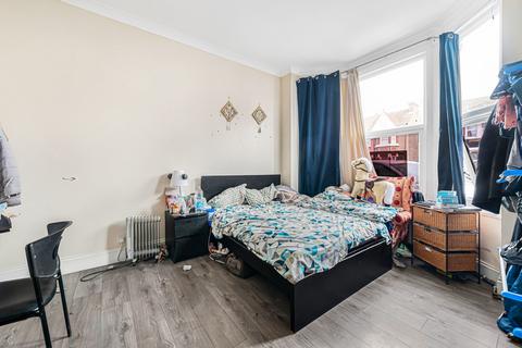 1 bedroom apartment for sale, Bensham Manor Road, Thornton Heath, CR7