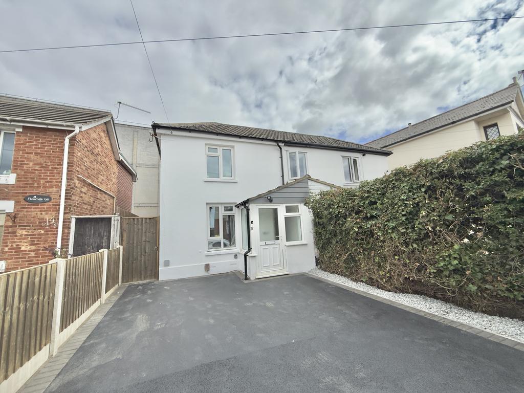 3 bedroom semi-detached house to rent