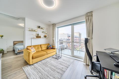 1 bedroom flat for sale, Carnation Gardens, Hayes, UB3