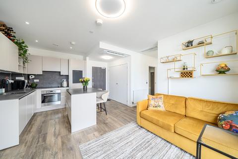 1 bedroom flat for sale, Carnation Gardens, Hayes, UB3