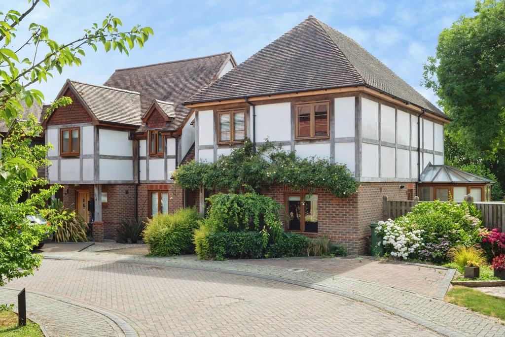 4 bedroom link detached house for sale