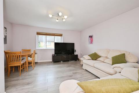 2 bedroom apartment for sale, Plomer Avenue, Hoddesdon