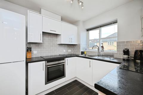2 bedroom apartment for sale, Plomer Avenue, Hoddesdon
