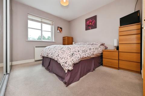2 bedroom apartment for sale, Plomer Avenue, Hoddesdon