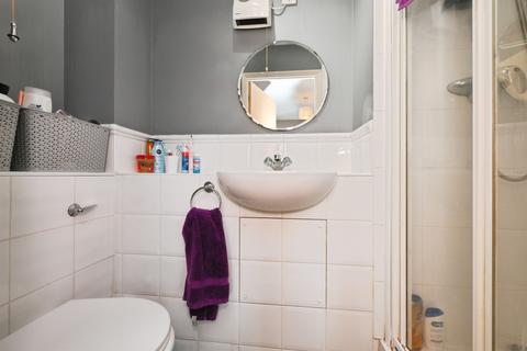 2 bedroom apartment for sale, Plomer Avenue, Hoddesdon