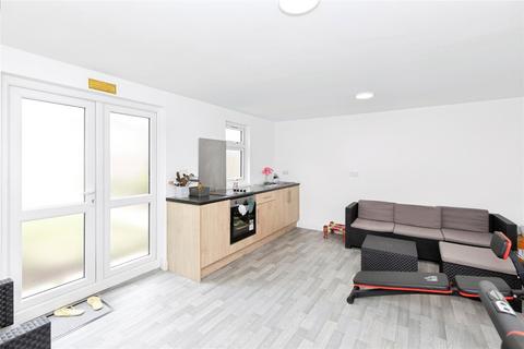 3 bedroom bungalow for sale, Caterham Avenue, Ilford, IG5