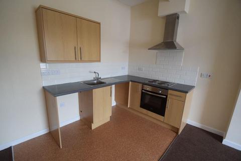2 bedroom flat to rent, High Street, Newport