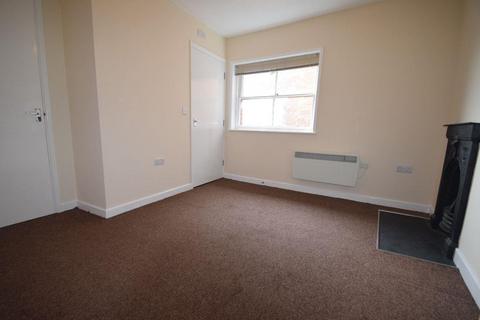 2 bedroom flat to rent, High Street, Newport
