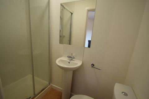 2 bedroom flat to rent, High Street, Newport