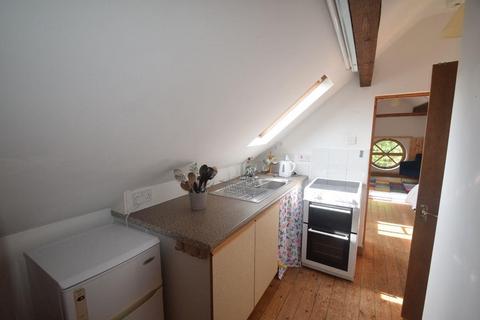 Studio to rent, Station Road, Newport