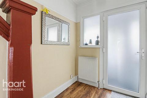 3 bedroom end of terrace house for sale, Aldborough Road North, Newbury Park