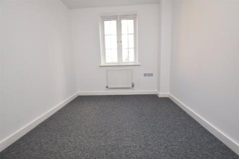 2 bedroom apartment to rent, Malthouse Place, Romford RM1
