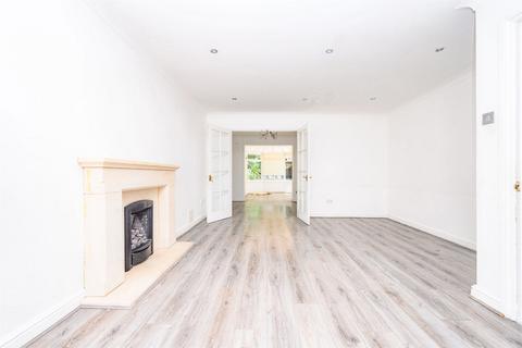 4 bedroom detached house for sale, Lorimer Close, Luton